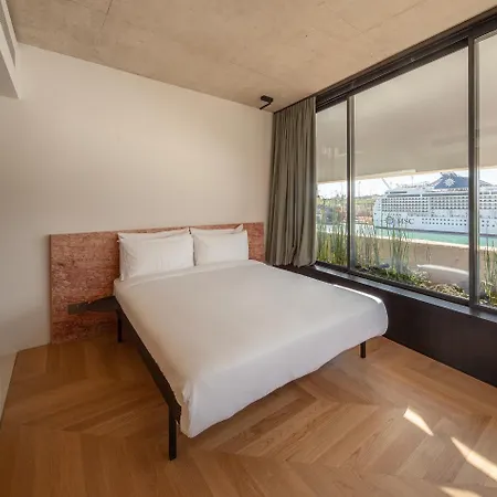 Hotel Stilla, San Mikiel